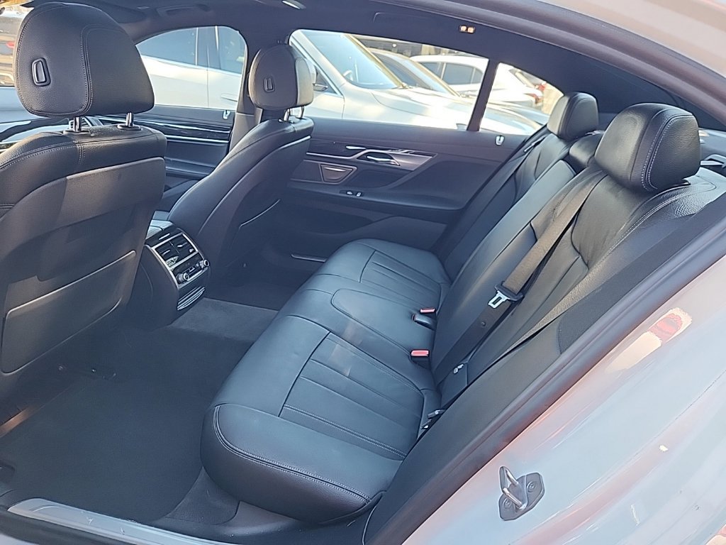 Used 2018 BMW 740i RWD image 3