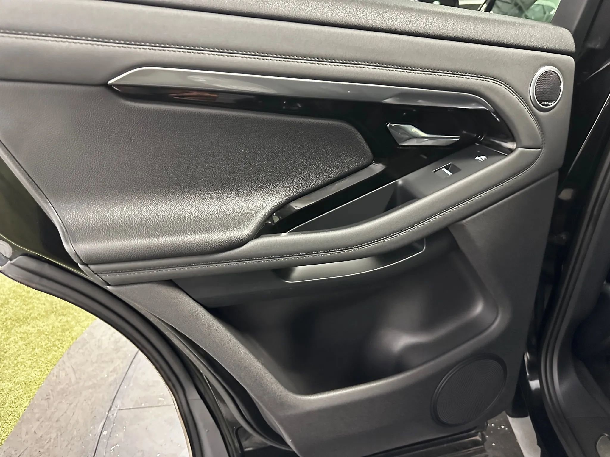 Used 2022 Land Rover Range Rover Evoque R-Dynamic S image 19