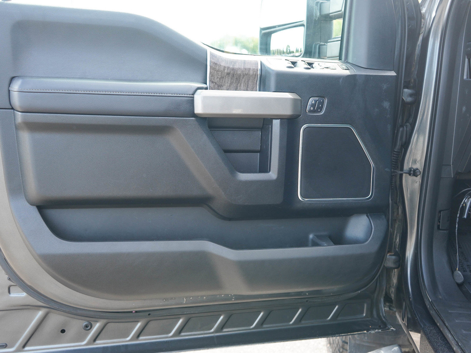 Used 2018 Ford F250 Lariat w/ Lariat Ultimate Package AWD/4WD image 19