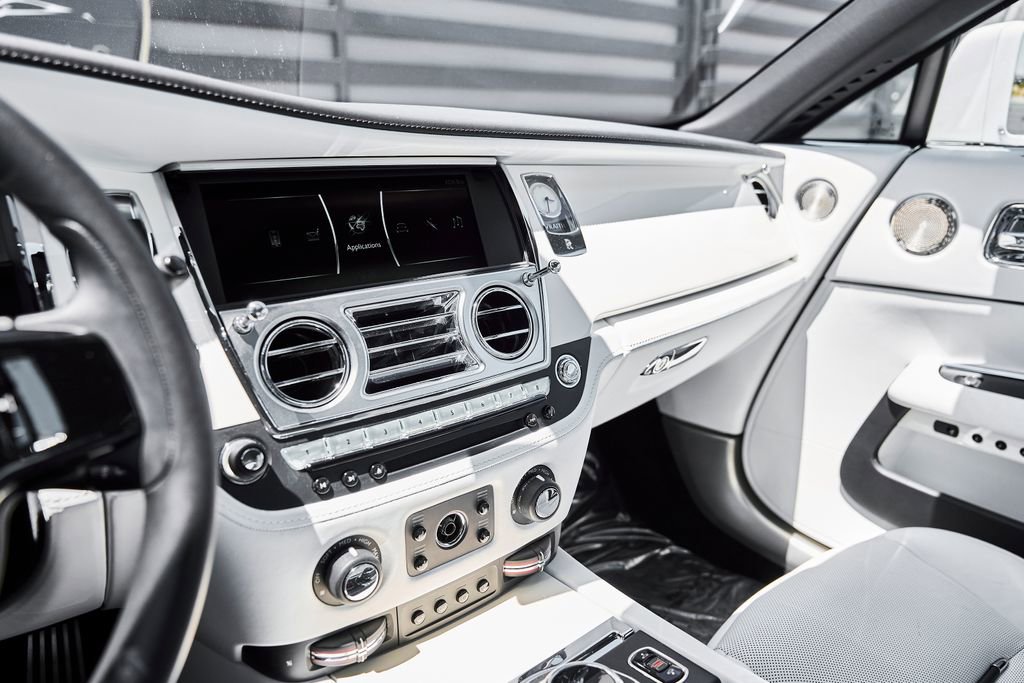 Used 2019 Rolls-Royce Wraith RWD image 55