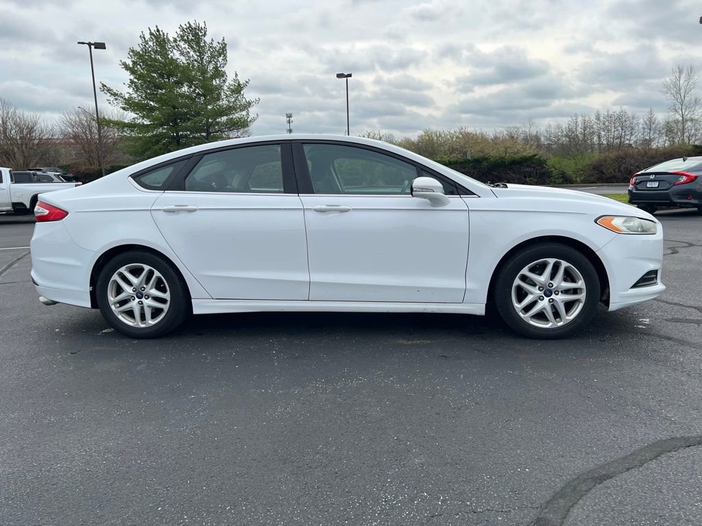 Used 2016 Ford Fusion SE image 5