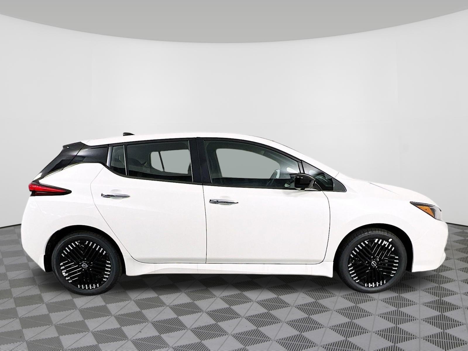 New 2025 Nissan Leaf SV Plus FWD image 31