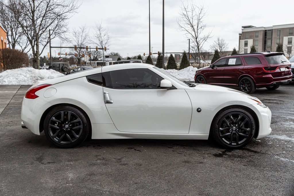 Used 2016 Nissan 370Z Touring image 3