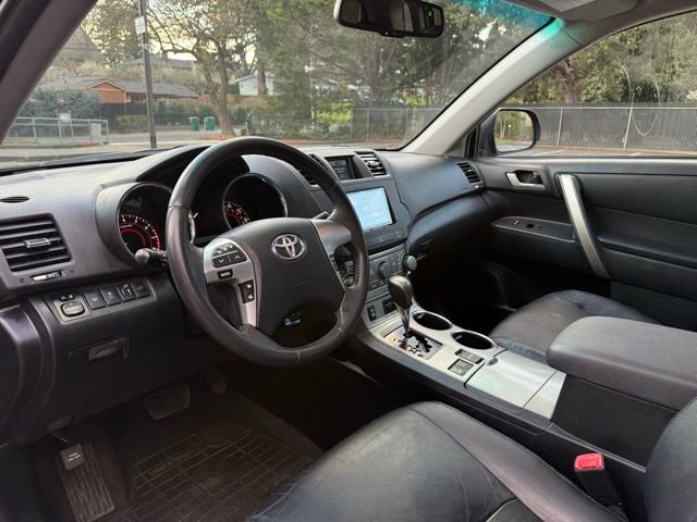 Used 2012 Toyota Highlander SE w/ Tow Pkg AWD/4WD image 10