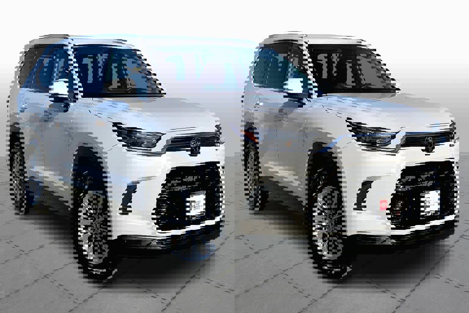 Used 2025 Toyota Grand Highlander AWD image 2