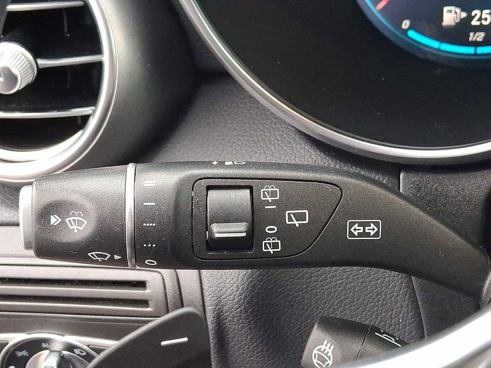 Used 2021 Mercedes-Benz GLC 300 4MATIC image 27