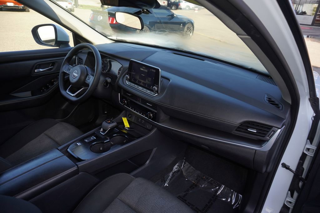 Used 2024 Nissan Rogue SV image 30