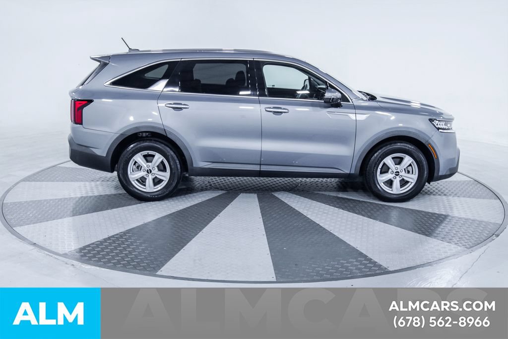Used 2023 Kia Sorento LX FWD image 11
