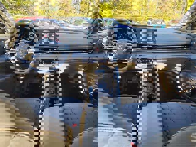 Used 2022 Hyundai Elantra SEL w/ Cargo Package image 13