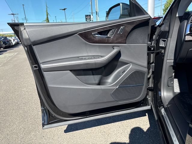 Used 2023 Audi Q8 Premium Plus w/ Premium Plus Package AWD/4WD image 15