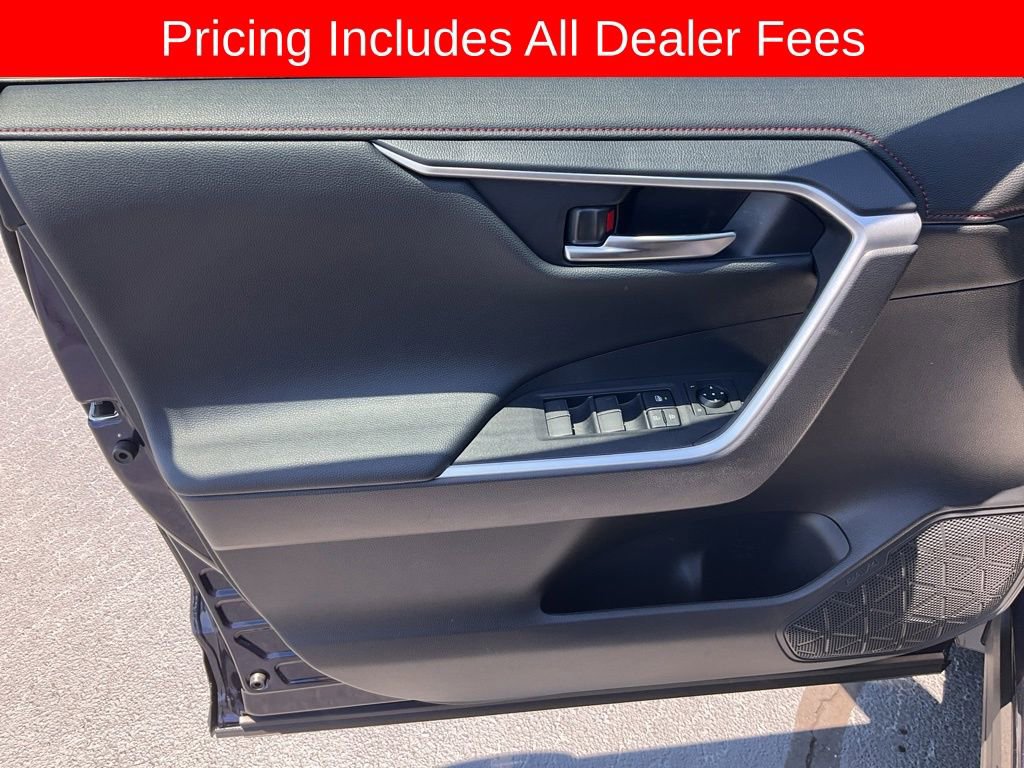 Used 2025 Toyota RAV4 XSE AWD/4WD image 3