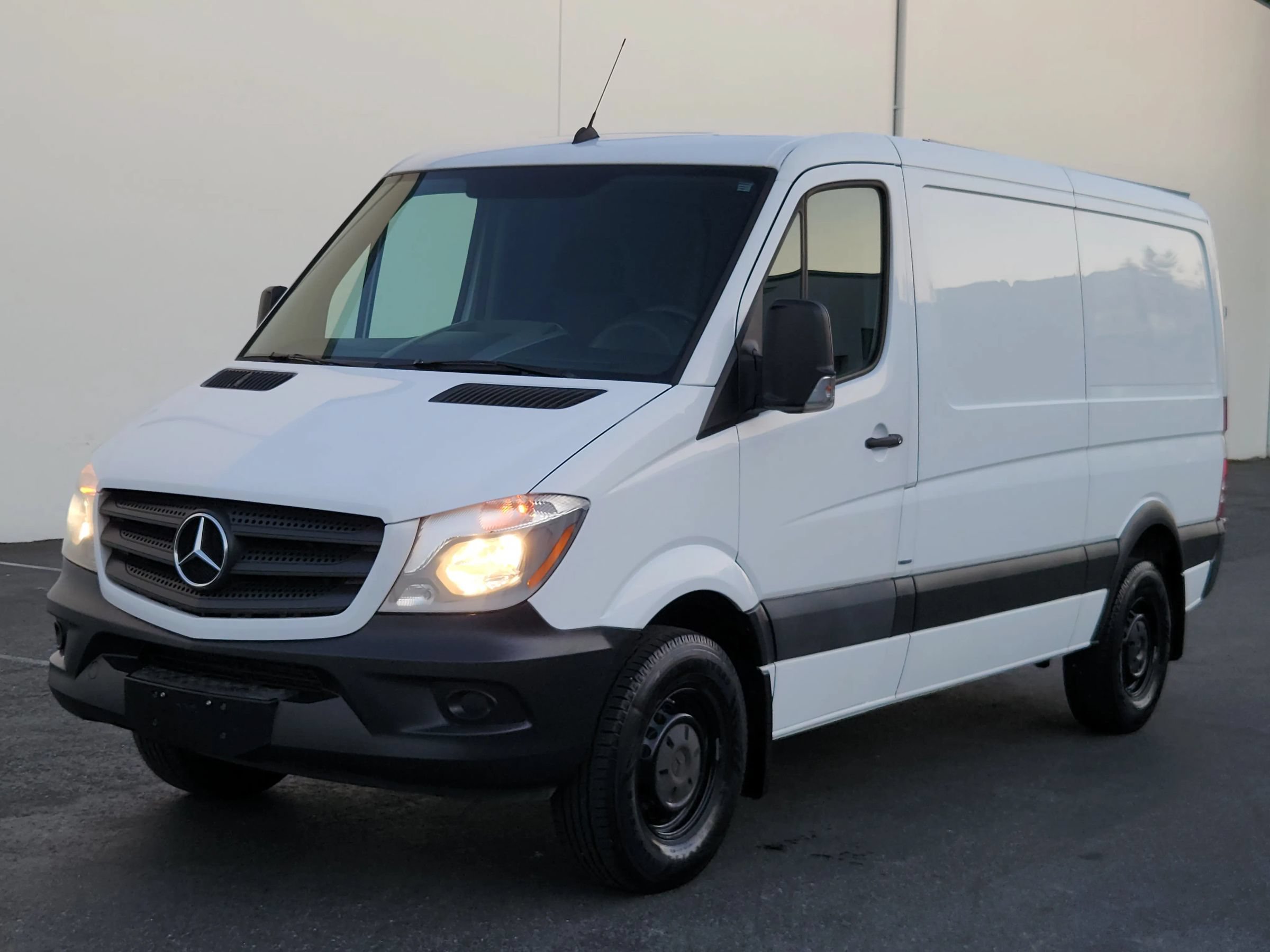 Used 2016 Mercedes-Benz Sprinter 2500 image 1