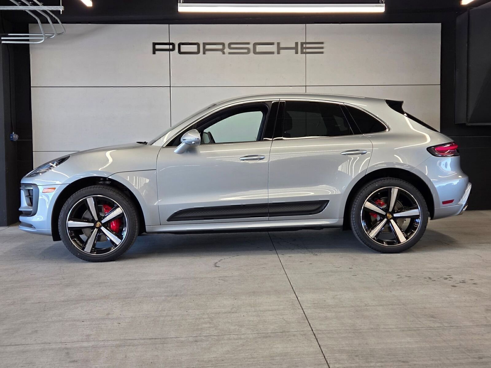 Certified 2026 Porsche Macan S AWD/4WD image 2