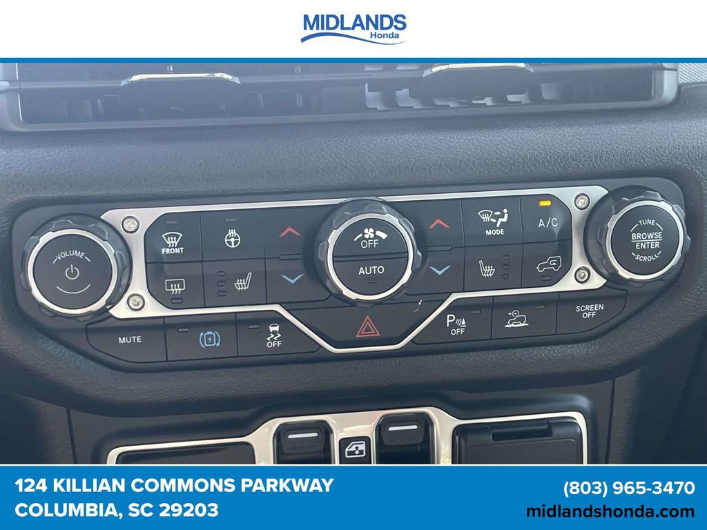 Used 2024 Jeep Wrangler Unlimited AWD/4WD image 27
