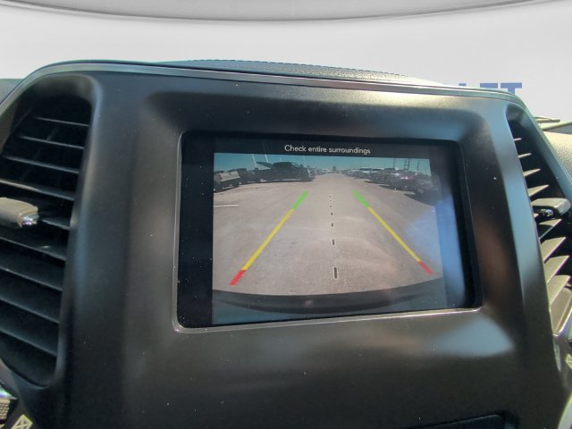 Used 2019 Jeep Cherokee Latitude w/ Popular Appearance Group FWD image 16