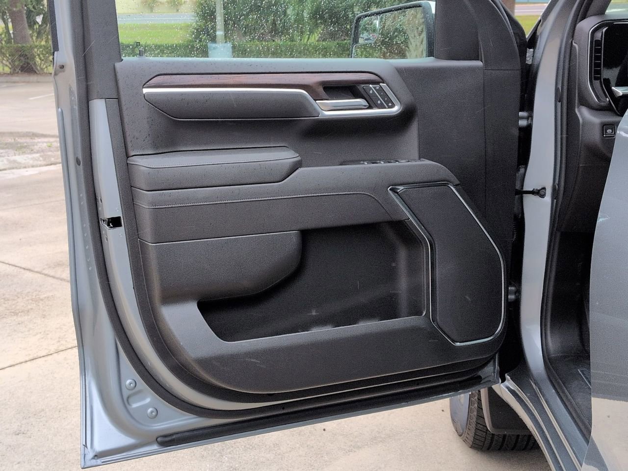 Certified 2026 GMC Sierra 1500 SLT image 8