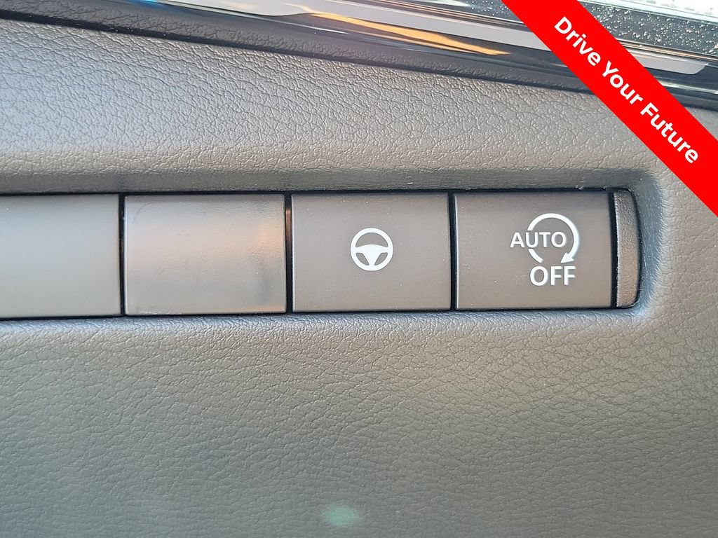 Certified 2025 Nissan Kicks SR FWD image 18