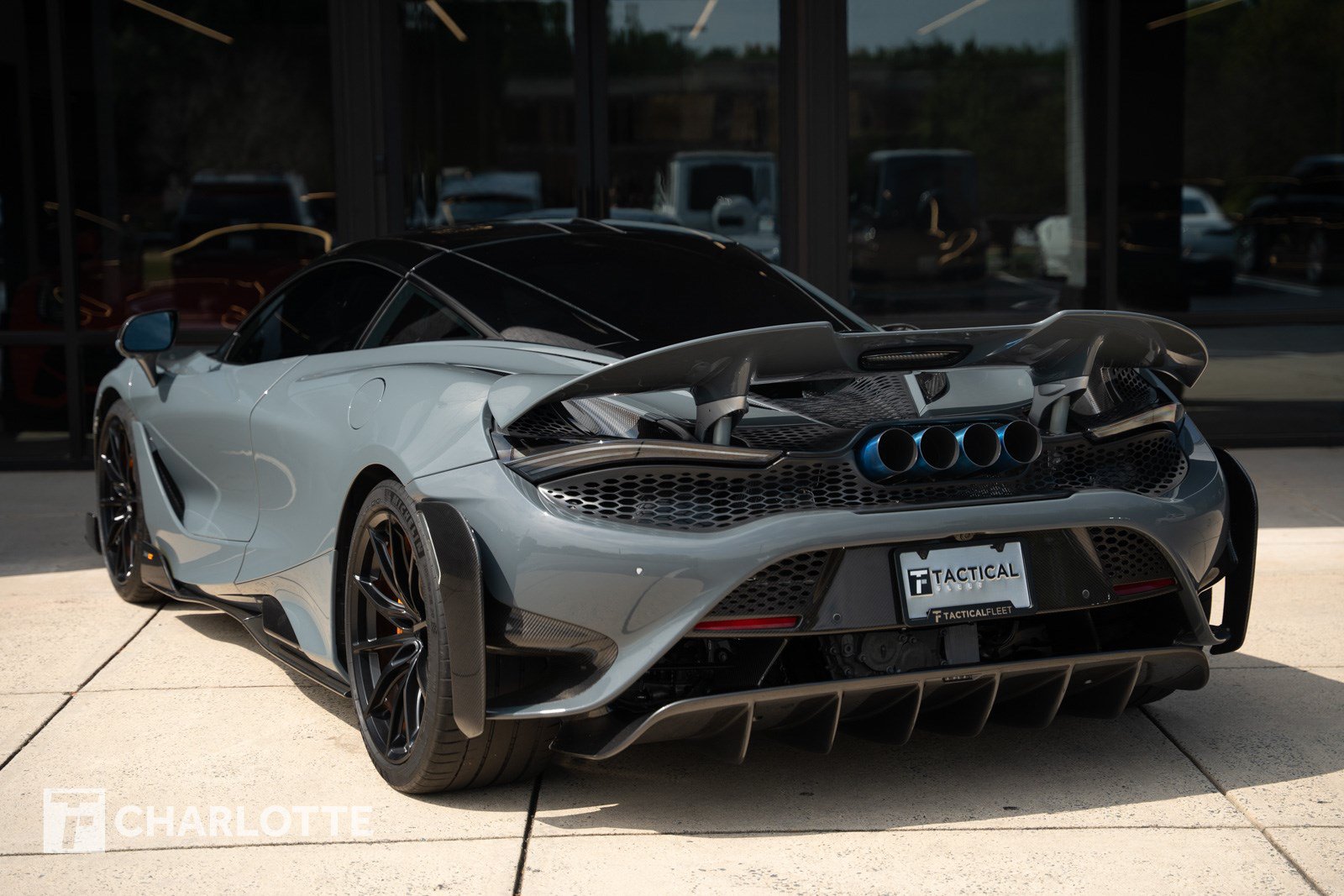 Used 2021 McLaren 765LT RWD image 3