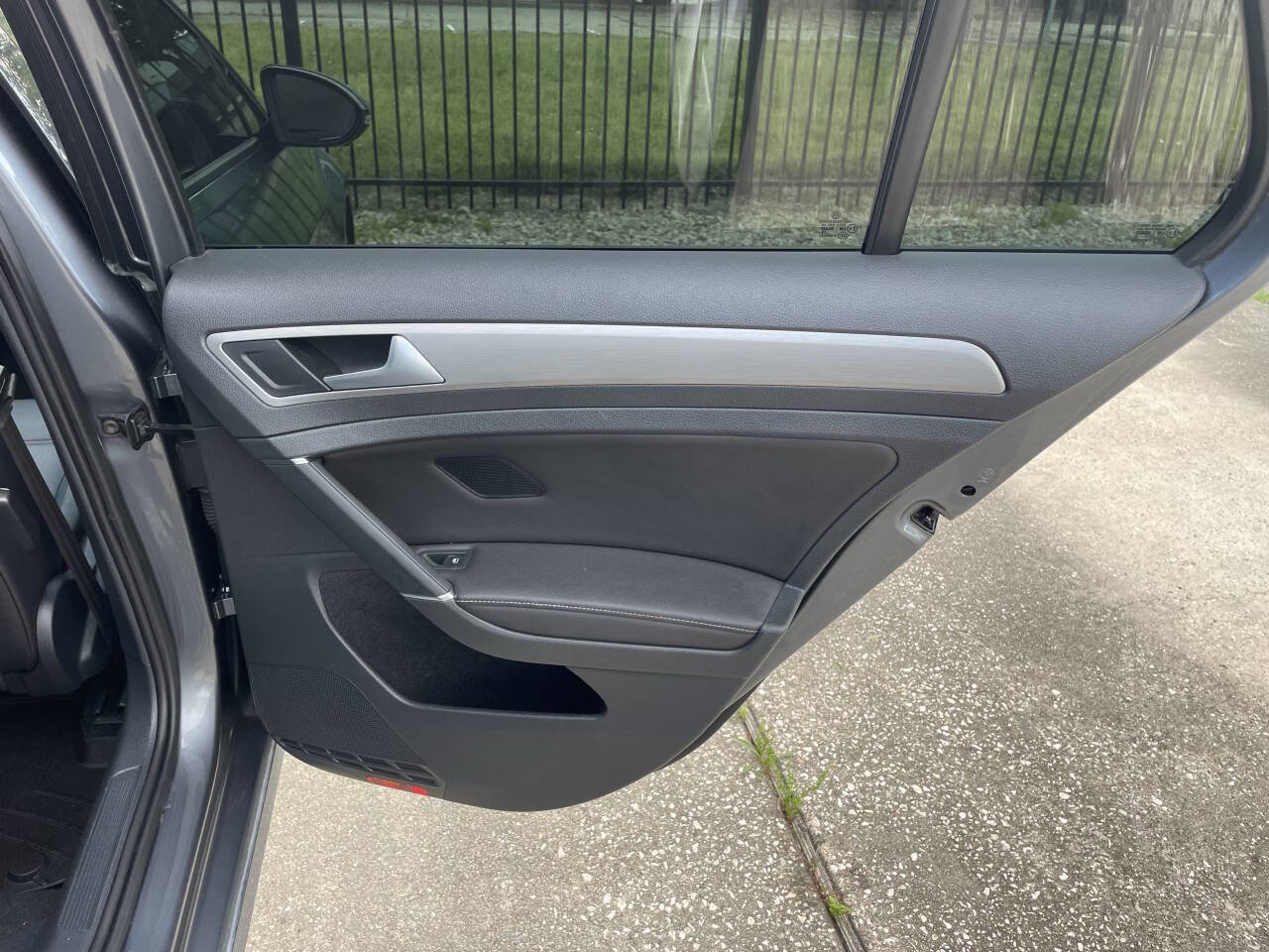 Used 2015 Volkswagen Golf S image 17