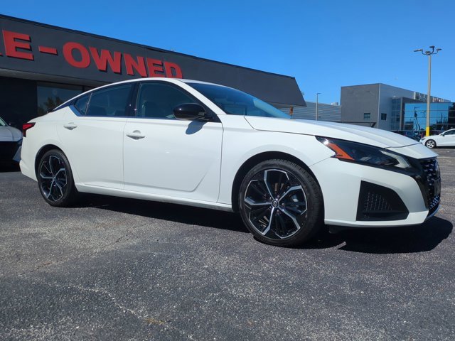 Used 2024 Nissan Altima 2.5 SR image 2