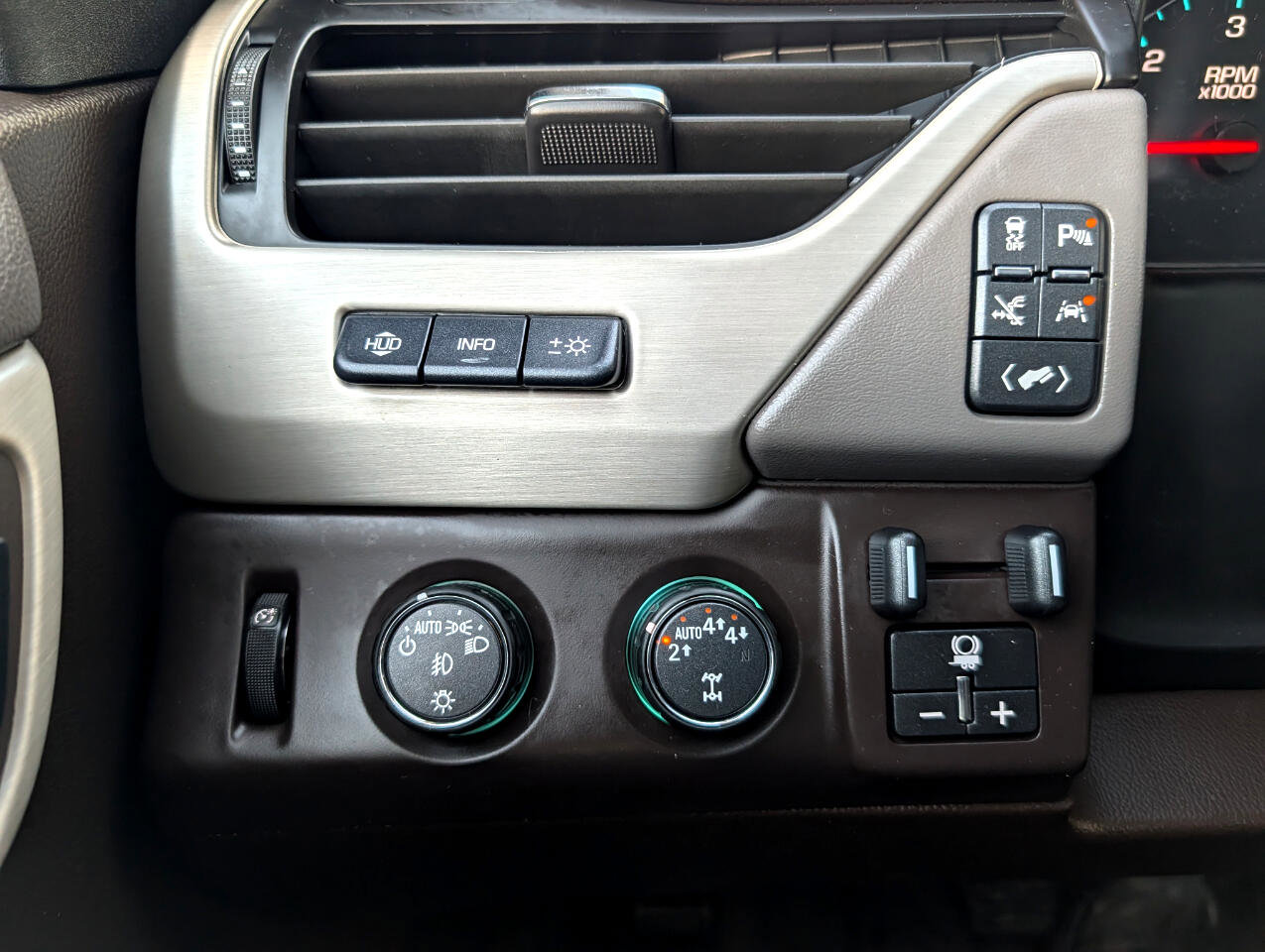 Used 2018 GMC Yukon XL Denali w/ Denali Ultimate Package image 19