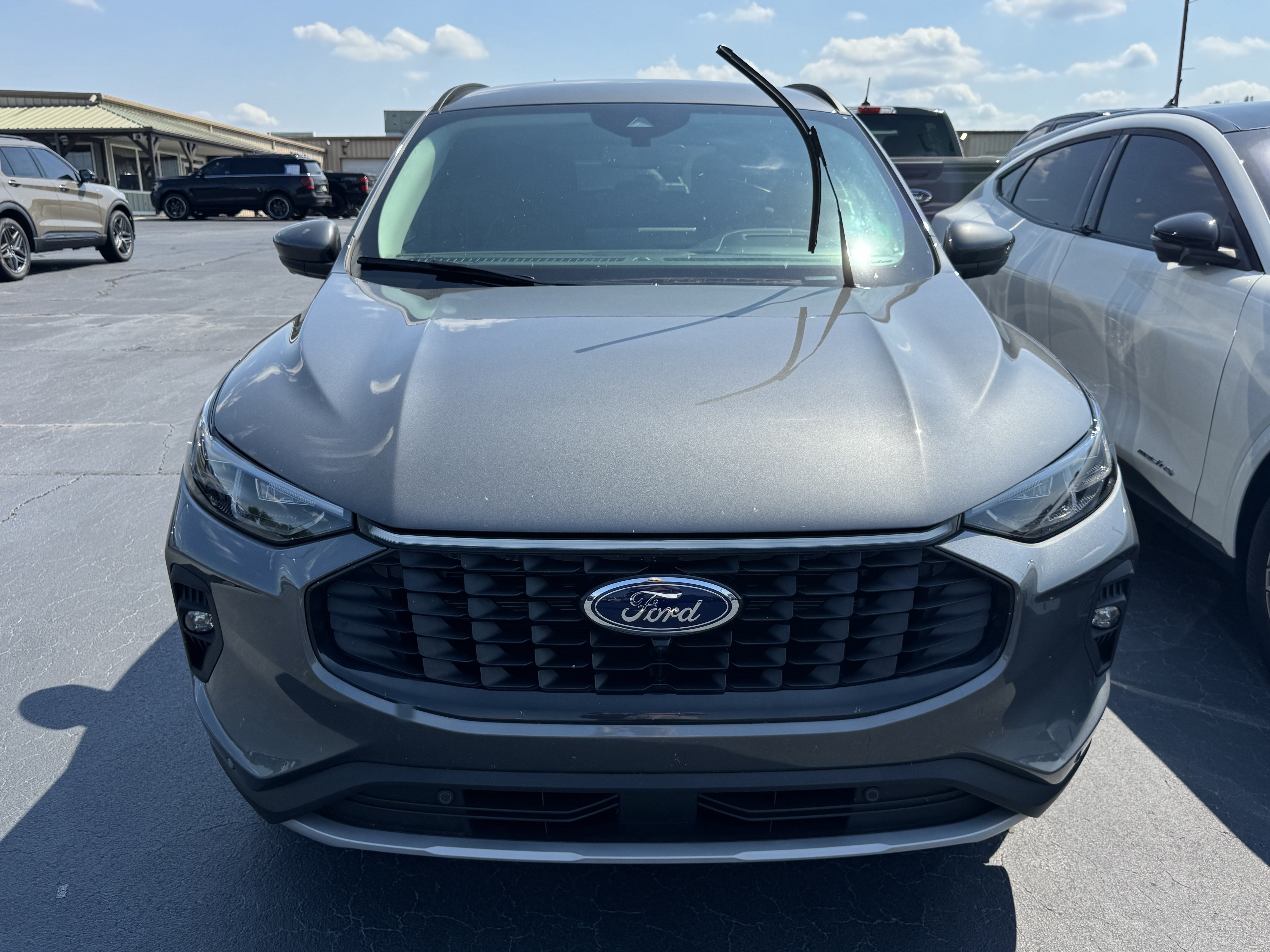 Used 2025 Ford Escape SE w/ PHEV Premium Package FWD image 2