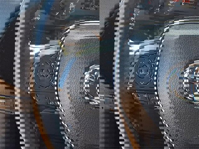 Used 2024 Toyota Corolla Cross LE image 5