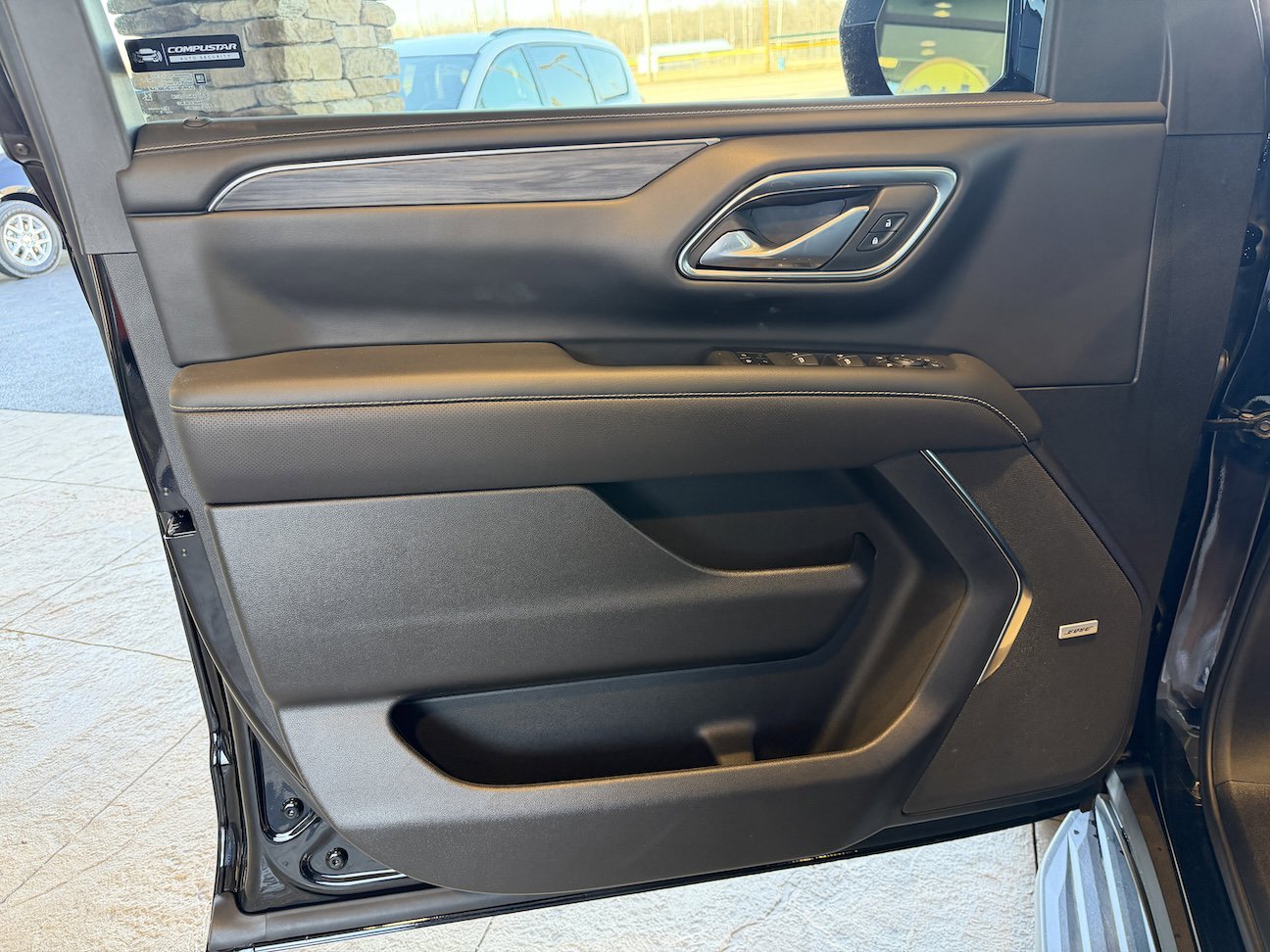 Used 2023 GMC Yukon XL SLT w/ SLT Luxury Package image 15