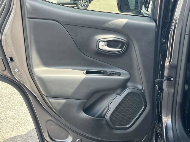 Used 2020 Jeep Renegade Altitude FWD image 16