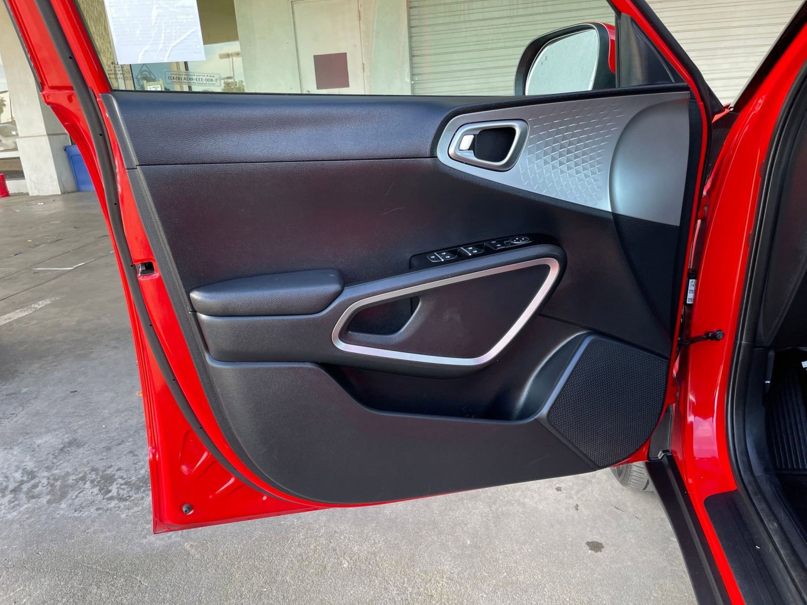 Used 2025 Kia Soul LX w/ LX Technology Package image 18