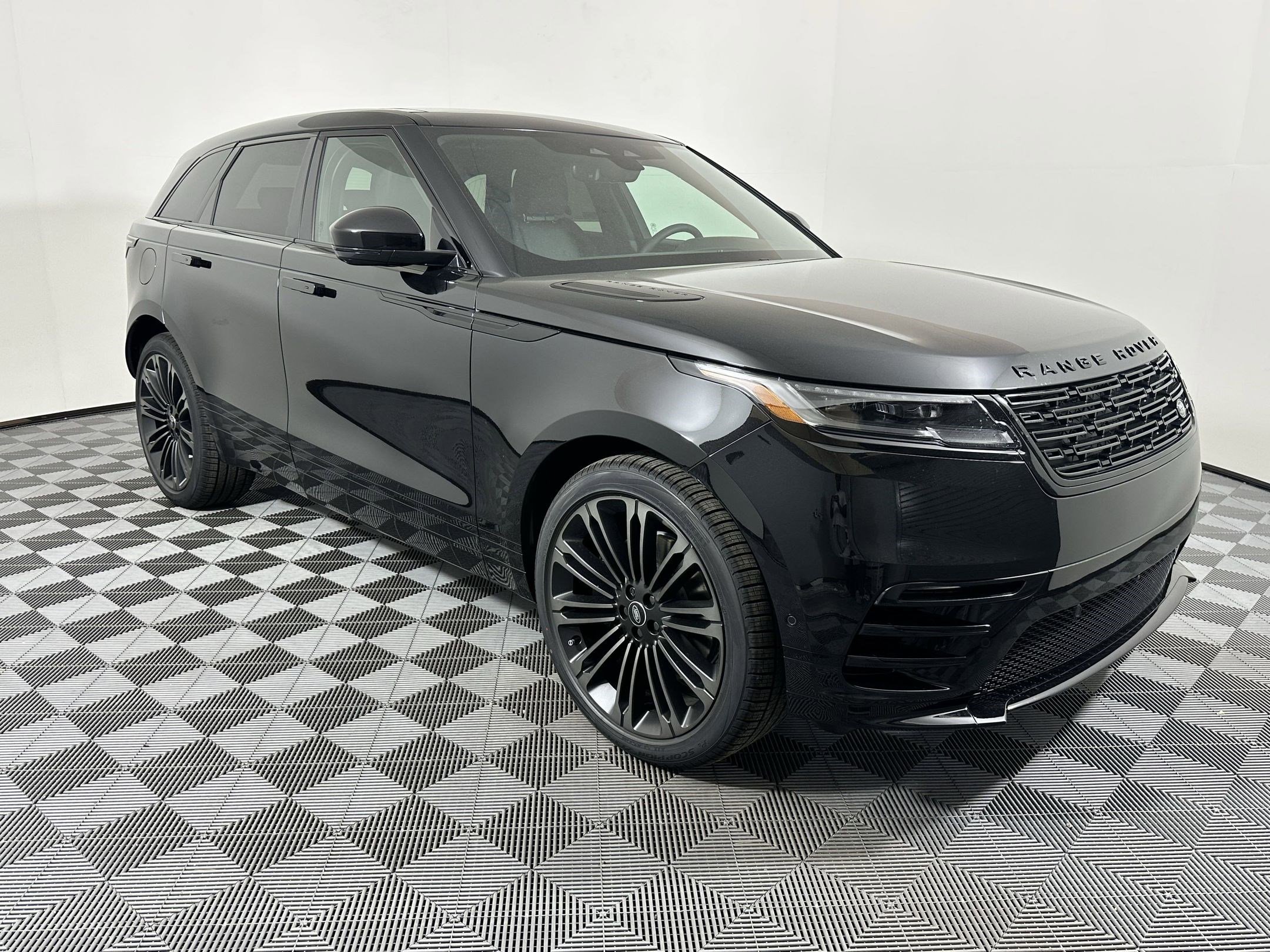 New 2026 Land Rover Range Rover Velar Dynamic SE image 6