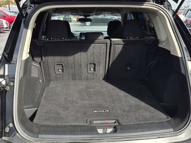 Used 2023 Nissan Rogue SV image 9
