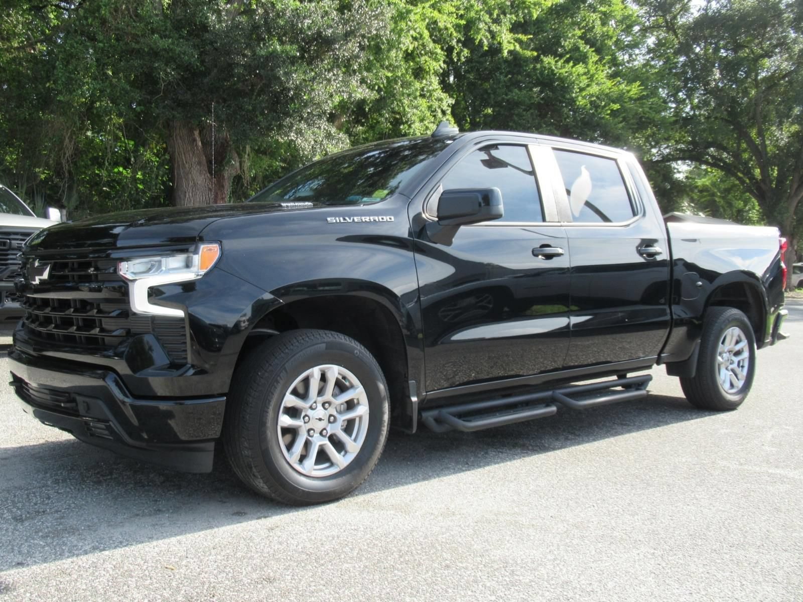 Used 2023 Chevrolet Silverado 1500 RST AWD/4WD image 3