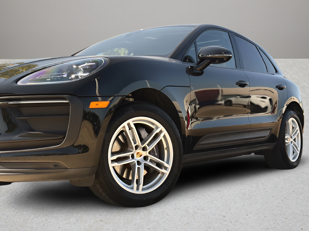 Used 2024 Porsche Macan Turbo AWD/4WD image 29