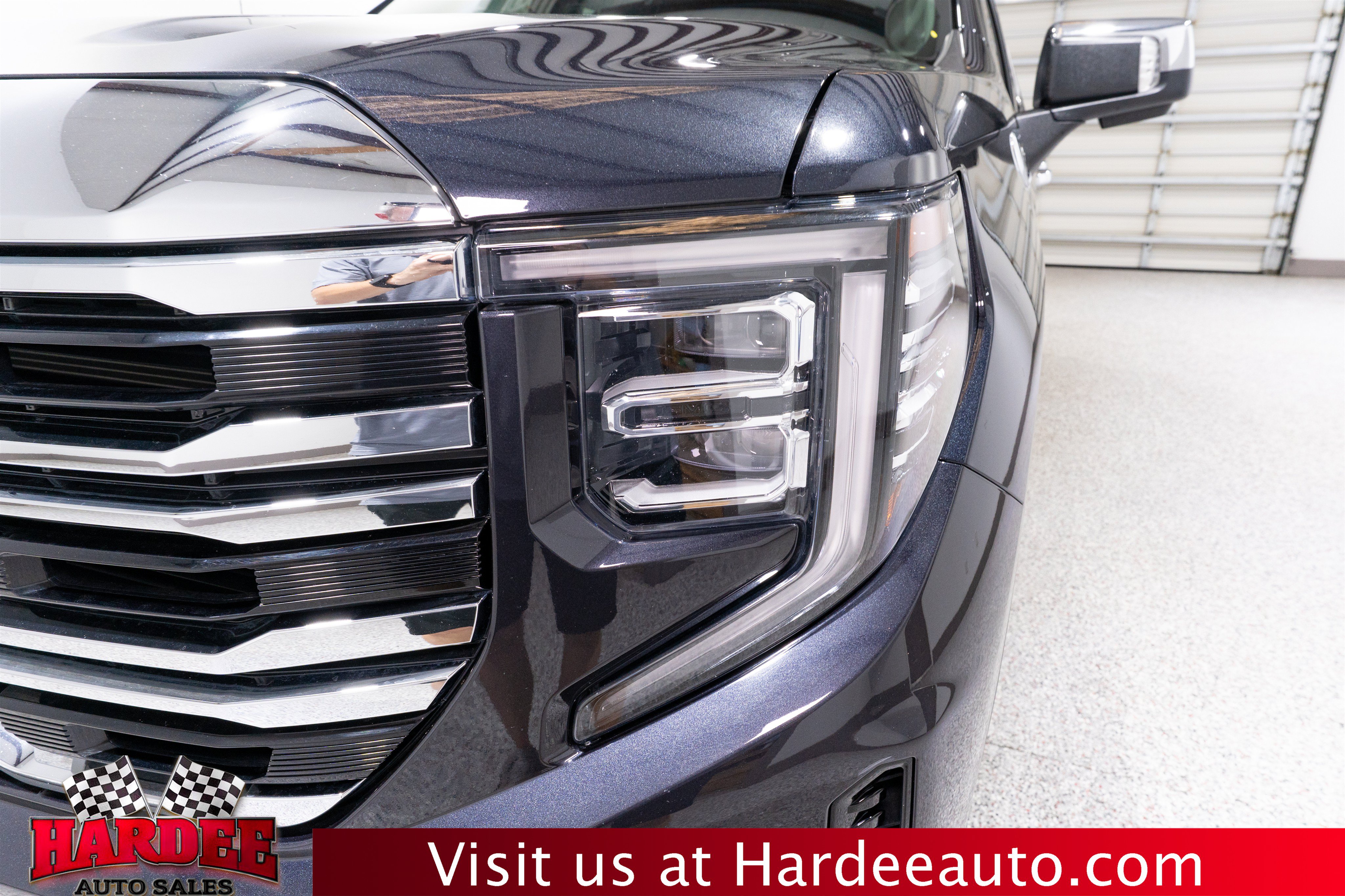 Used 2025 GMC Sierra 1500 SLT AWD/4WD image 8