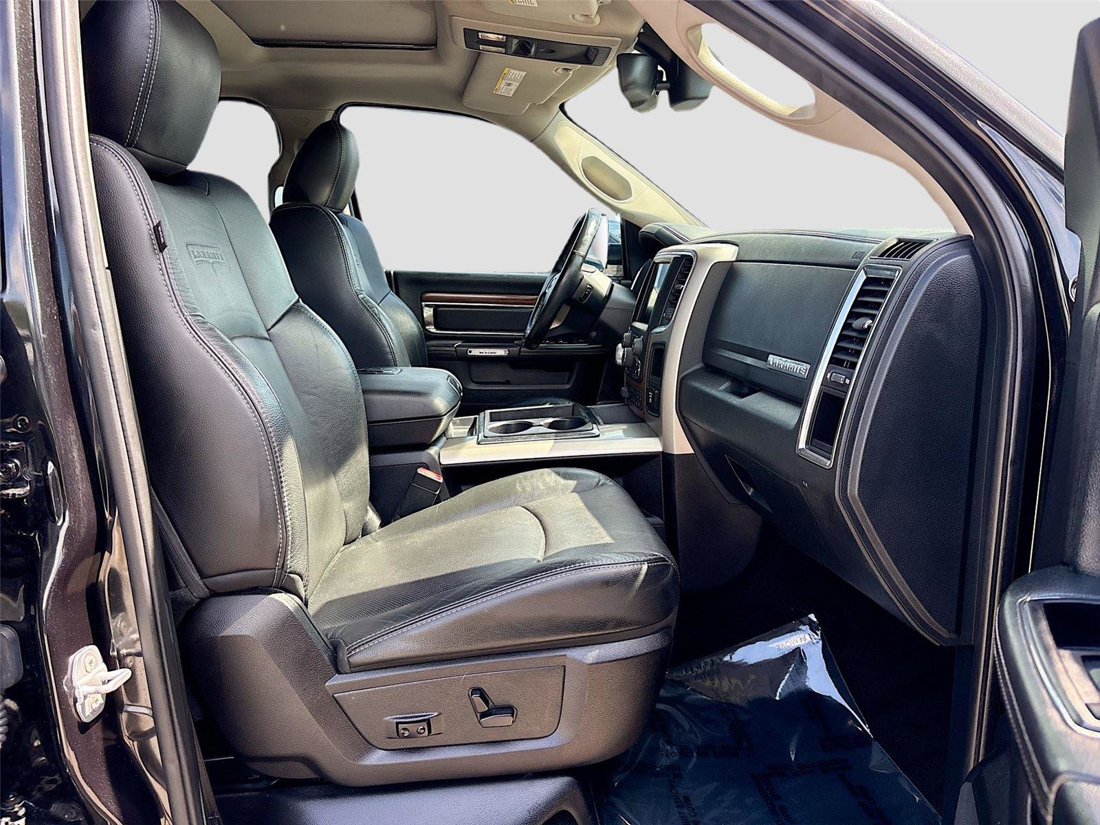 Used 2015 RAM 1500 Laramie w/ Convenience Group AWD/4WD image 28