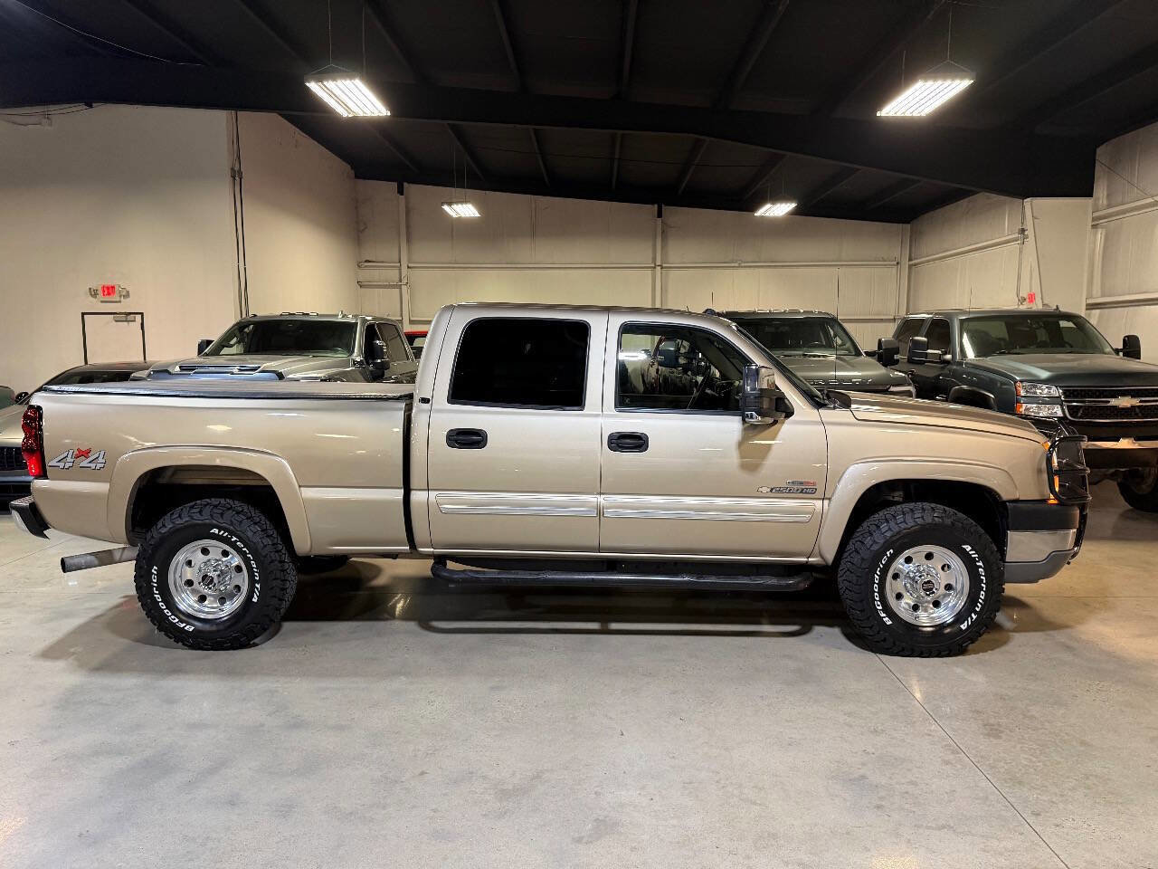 Used 2005 Chevrolet Silverado 2500 LT w/ Heavy-Duty Power Package AWD/4WD image 14