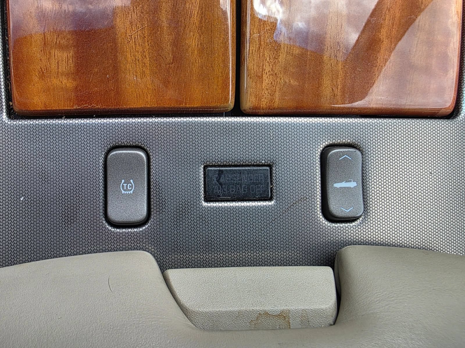 Used 2004 Cadillac XLR RWD image 19
