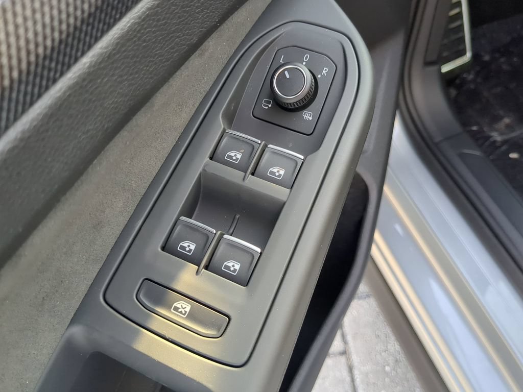 New 2026 Volkswagen GTI SE FWD image 17