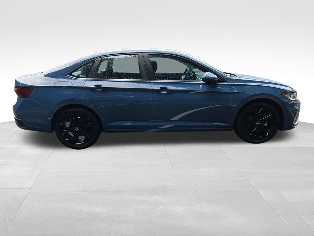 New 2026 Volkswagen Jetta SE FWD image 6