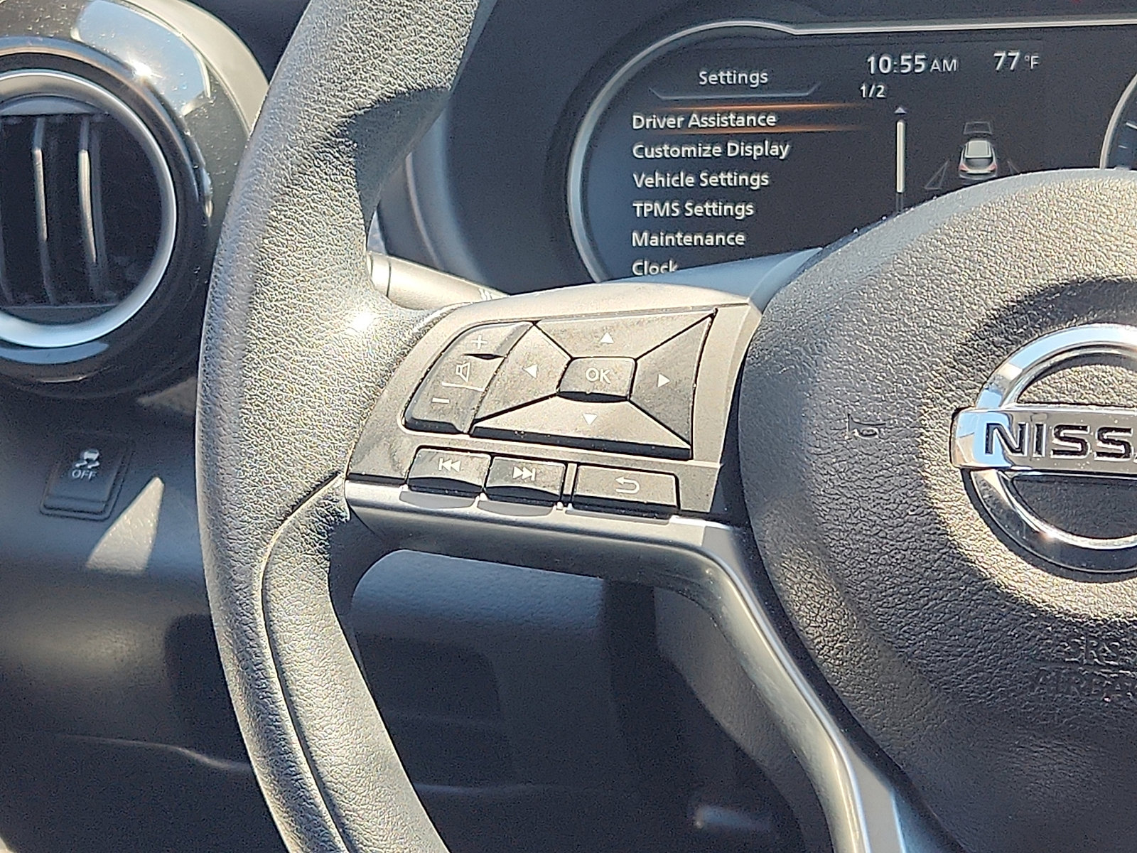 Used 2018 Nissan Kicks SV FWD image 15