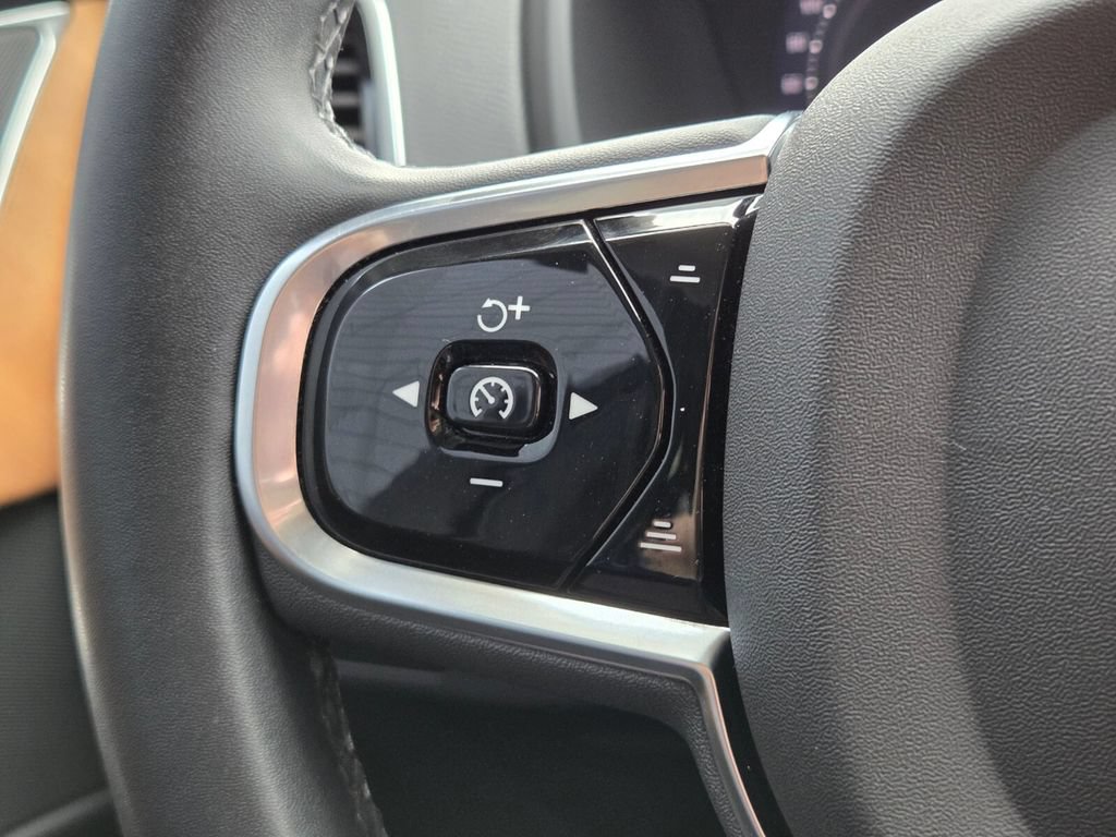 Used 2023 Volvo XC90 B6 Plus AWD/4WD image 32