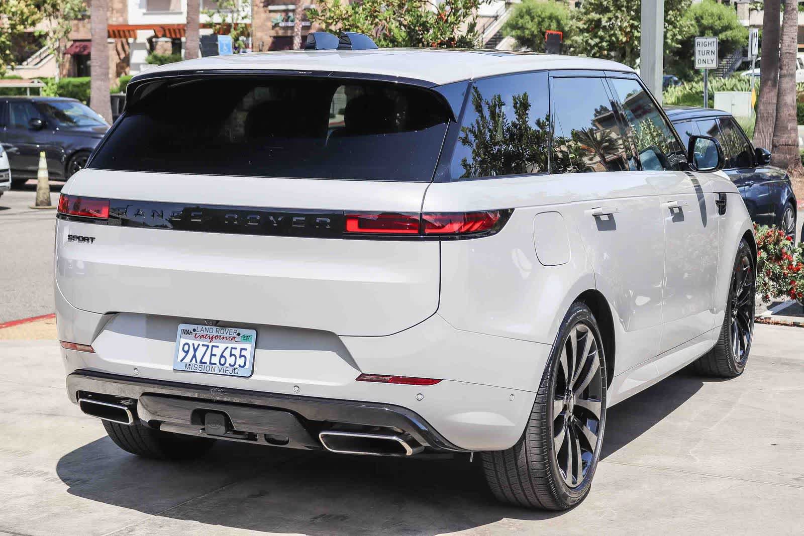 Used 2026 Land Rover Range Rover Sport Dynamic SE AWD/4WD image 6