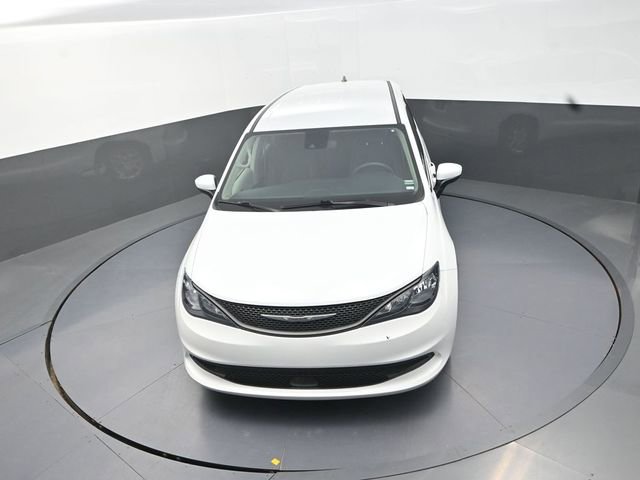 Used 2023 Chrysler Voyager LX image 24