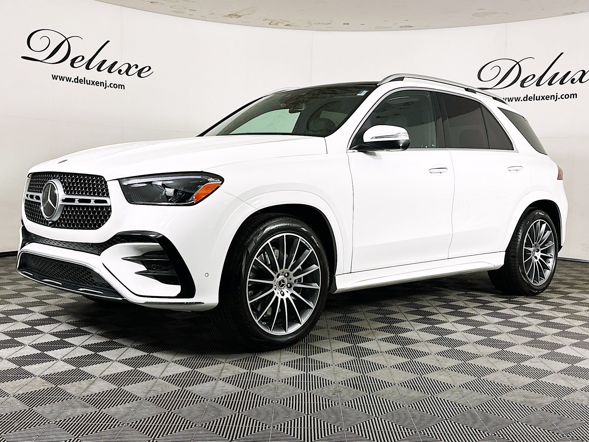 Used 2025 Mercedes-Benz GLE 350 4MATIC image 3