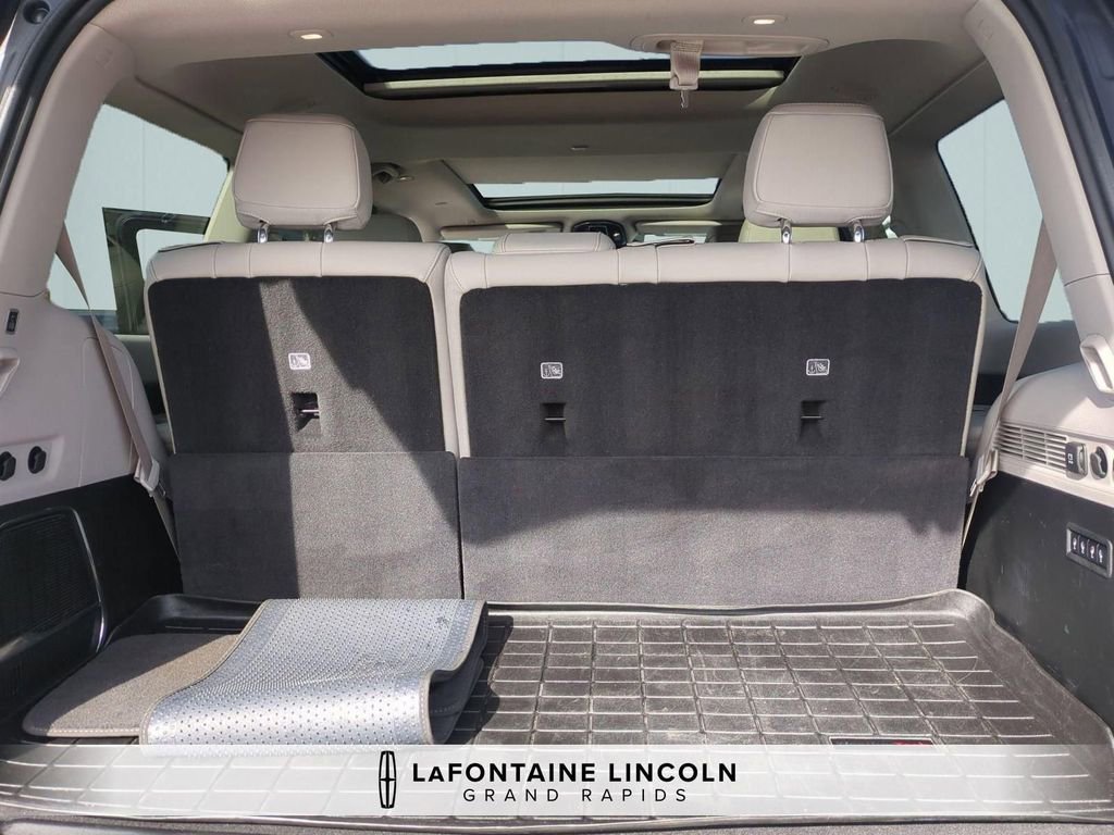 Used 2022 Jeep Wagoneer Series III w/ Premium Group I image 30