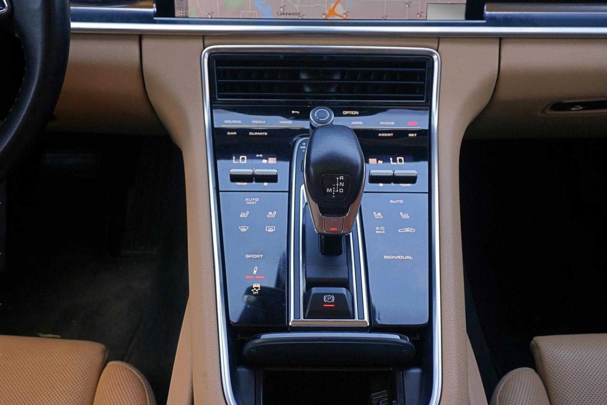 Used 2021 Porsche Panamera w/ Premium Package image 23