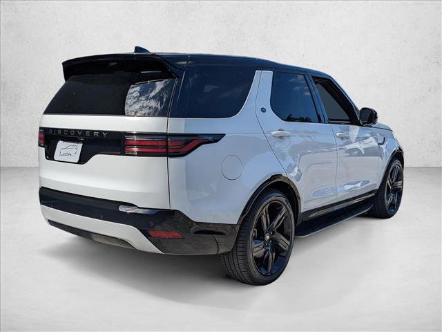 New 2025 Land Rover Discovery Dynamic SE image 2