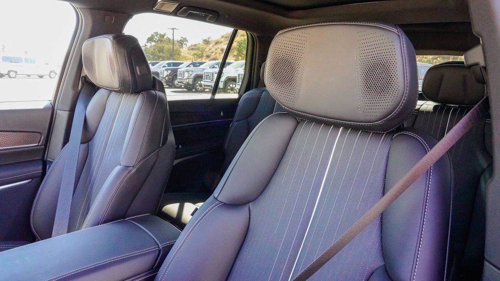 New 2027 Cadillac Vistiq Sport w/ LPO, Floor Liner Package AWD/4WD image 13