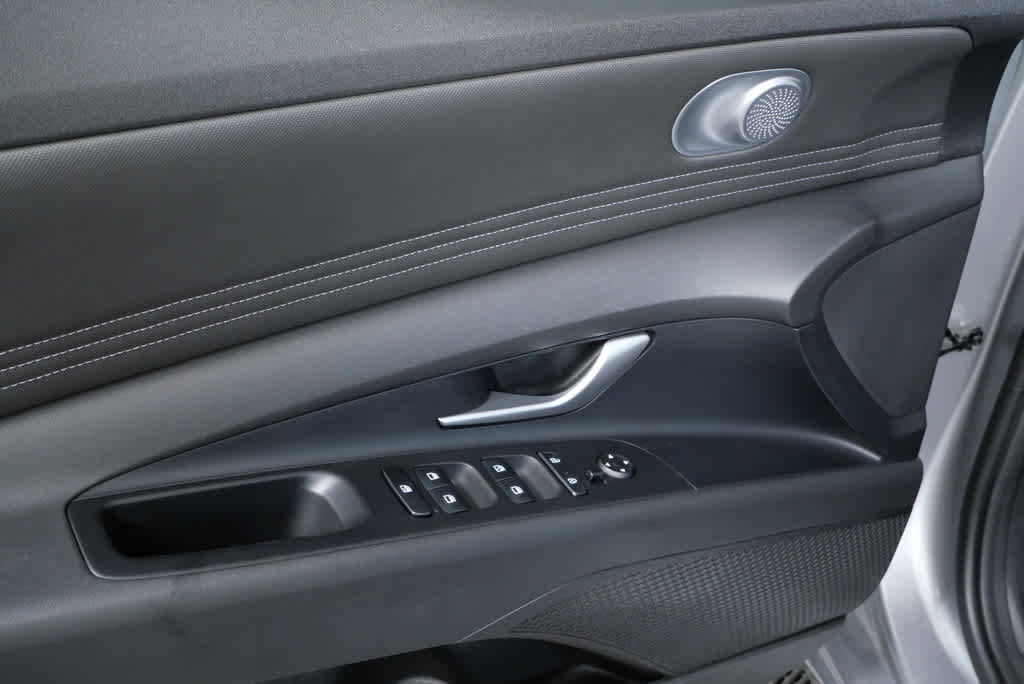 Certified 2023 Hyundai Elantra SEL w/ Convenience Package image 6